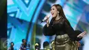 Penampilan Ayu Tingting di Panggung Konser Raya 22 Indosiar, Jakarta, Rabu (11/1). Konser Raya 22 Indosiar diramaikan dengan penampilan artis-artis papan atas Indonesia. (Liputan6.com/Herman Zakharia)