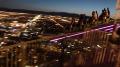 Hari Adu nyali menaiki wahana Stratosphere Tower di Las Vegas di kala rembang petang.