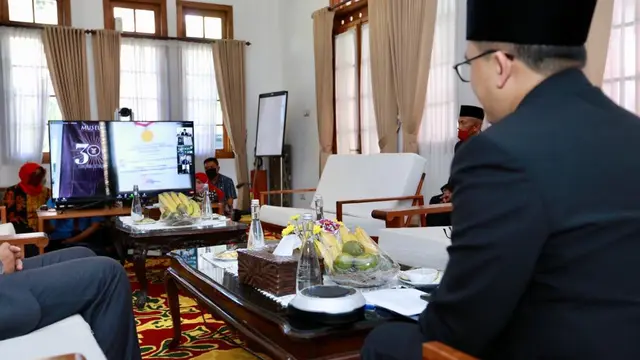 Setiap Hari Beri Makan Ribuan Lansia Dhuafa, Banyuwangi Raih Rekor Muri