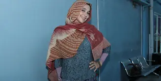 Artis senior Ayu Azhari dikenal sebagai salah satu artis yang berani tampil seski. Bahkan, sempat saat mengawali kariernya, perempuan 48tahun itu mendapat julukan bomseks. (Adrian Putra/Bintang.com)