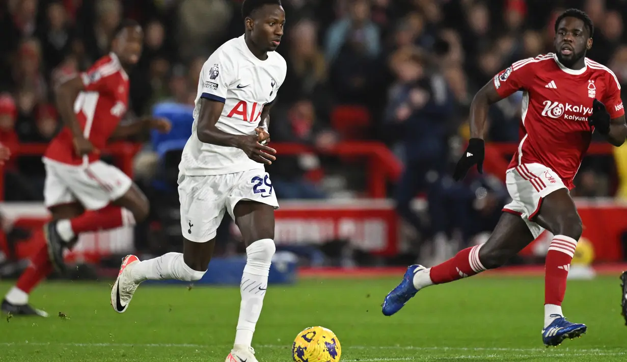 Tottenham Hotspur meraih kemenangan 2-0 melawan Nottingham Forest dalam pertandingan tandang. (Oli SCARFF / AFP)
