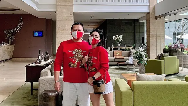 Rencana Pindah Kewarganegaraan, Ini 7 Potret Mesra Femmy Permatasari dan Suami