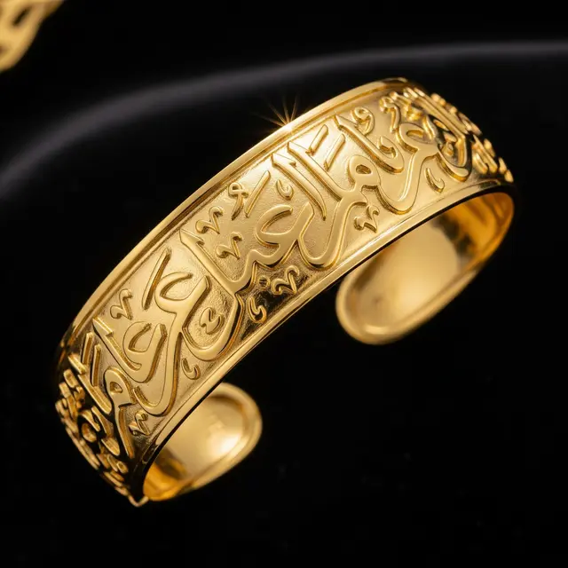 Gelang Emas dengan Motif Ukiran Etnik yang Timeless
