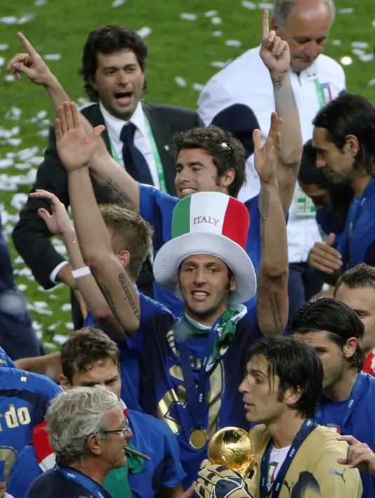 Buffon semula berencana untuk terus bermain sampai Piala Dunia 2026. Ia juga ingin menyelesaikan kontraknya bersama Parma yang baru akan habis pada Juni 2024. (AFP/Daniel Garcia)
