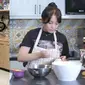 Gaya selebriti masak di dapur (Sumber: Instagram/ruben_onsu)