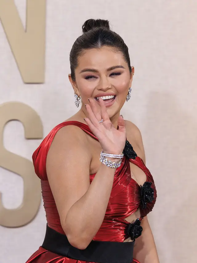 Selena Gomez di Golden Globes 2024. [Foto: TPG Images]