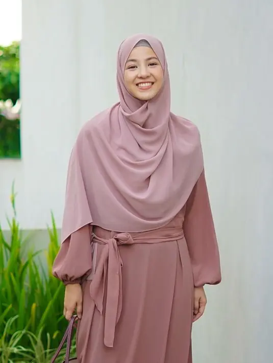 <p>"Ya kami hubungannya masih baik-baik aja, masih sering ke rumah juga," kata Desta. [Instagram/natasharizkynew]</p>