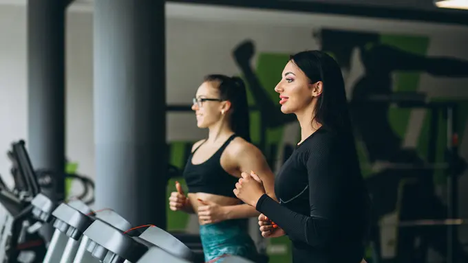 Ilustrasi Olahraga di Gym/Photo by Senivpetro on Freepik