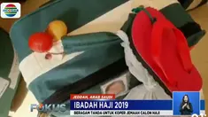 Guna menghindari tertukar atau kemudahan mencari koper, beragam tanda disematkan jemaah calon haji sebagai gantungan.