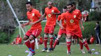 Pemain Barito Putera saat latihan di Batu. (Bola.com/Iwan Setiawan)