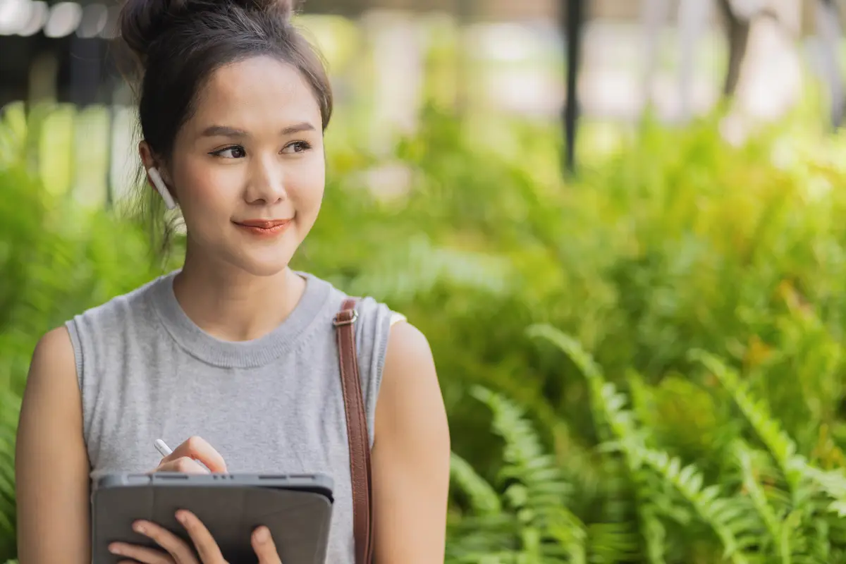wanita september introvert