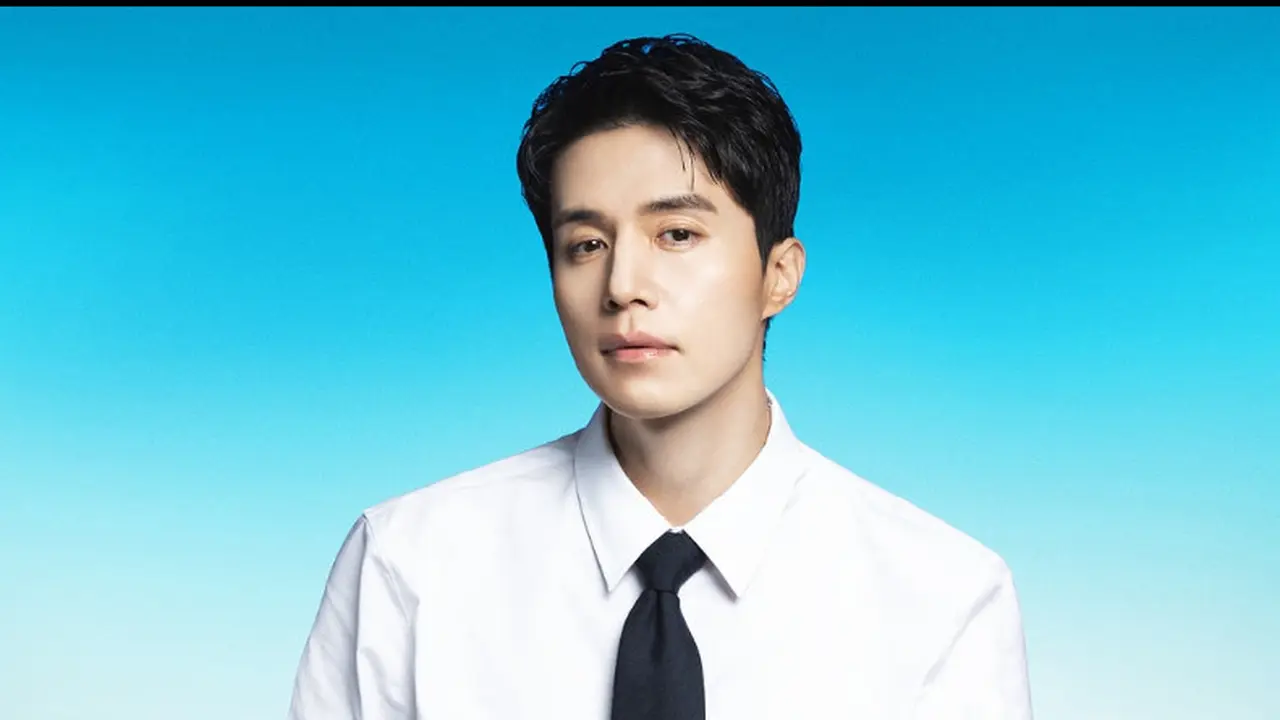Look Lee Dong Wook mengenakan Jam Tangan Mewah Tissot PRX Extension
