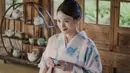 Claudia Kim akan berperan sebagai Yukiko Maeda, istri seorang bangsawan Jepang. Dalam foto tersebut, dia mengenakan kimono dan memikat dengan senyuman misterius.