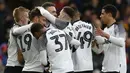 Para pemain Derby County merayakan gol yang dicetak Chris Martin ke gawang Crystal Palace pada laga Piala FA di Stadion Selhurst Park, London, Minggu (5/1). Palace kalah 0-1 dari Derby. (AFP/Ian Kington)