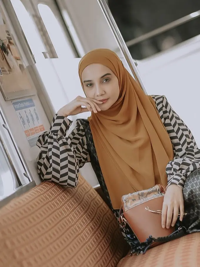 Model Baju Lebaran 2023 yang Terinspirasi dari Aktris Tanah Air