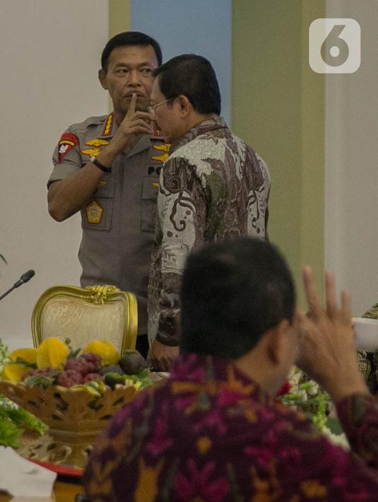 Kapolri Jenderal Pol Idham Azis saat menghadiri rapat terbatas di Istana Kepresidenan Bogor, Jakarta, Selasa (4/2/2020).Ratas tersebut membahas kesiapan menghadapi dampak virus Corona. (Liputan6.com/Faizal Fanani)