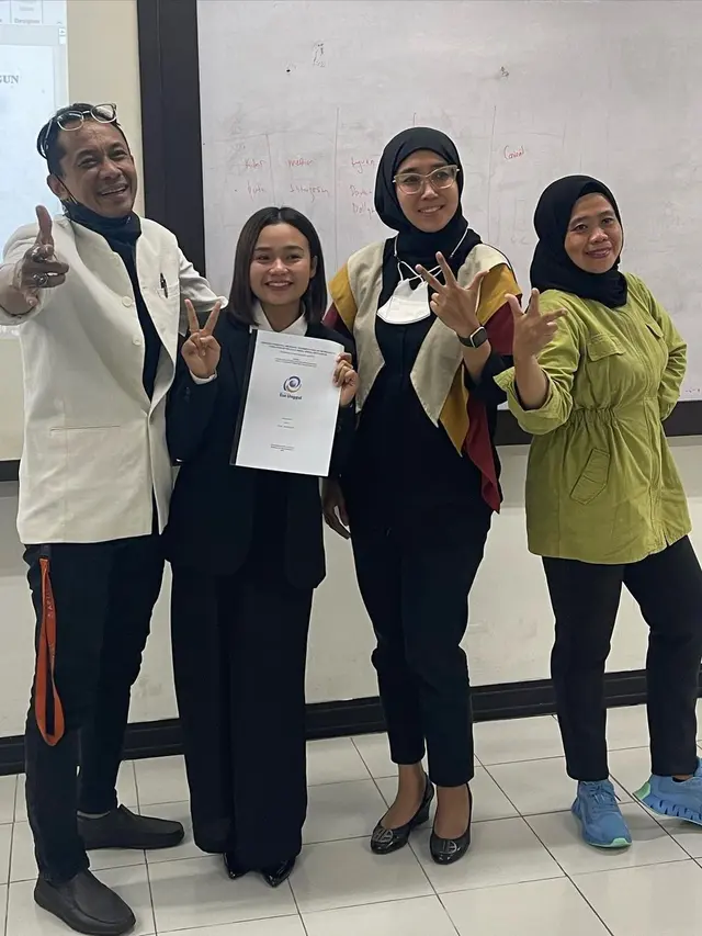 6 Potret Aulia DA yang Baru Saja Lulus dan Sandang Gelar Sarjana Ilmu Komunikasi