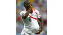 Aksi selebrasi penyerang Kosta Rika, Joel Campbell, sesaat setelah mencetak gol ke gawang Uruguay di babak penyisihan Piala Dunia 2014 Grup D di Estadio Castelo, Fortaleza, Brasil, (15/6/2014). (REUTERS/Dominic Ebenbichler)