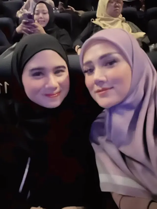 7 Potret Tissa Biani dan Mulan Jameela Hadiri Kajian Ustazah Dunia Shuaib