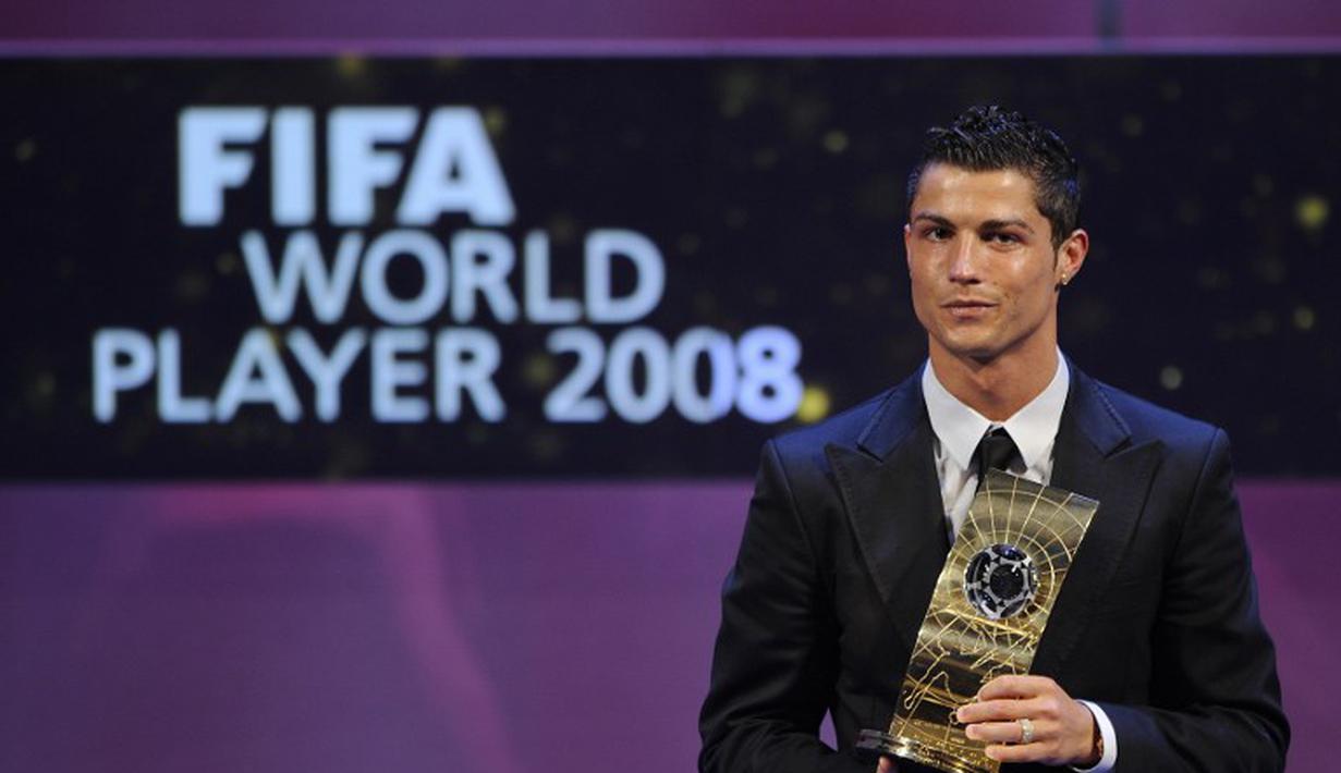 Cristiano Ronaldo terpilih sebagai pemain terbaik dunia 2008. (AFP/Fabrice Coffrini)