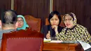 Tim kuasa hukum KPK saat menghadiri sidang lanjutan gugatan praperadilan oleh pemohon Suroso Atmo Martoyo di Pengadilan Negeri (PN) Jakarta Selatan, Rabu (8/4/2015).(Liputan6.com/Yoppy Renato)
