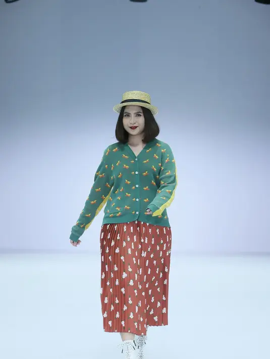 Koleksi "Autumn Sonnet" mencoba menggambarkan sore romantis yang indah di musim gugur. Palet warna yang digunakan warna musim gugur; Hijau, emas, merah tua, dan warna-warna musim gugur lainnya. (JFW).