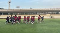 Latihan perdana Timnas Indonesia U-23 di Stadion Madya GBK, Jumat (3/10/2025) sore WIB. (Liputan6.com/Melinda Indrasari)