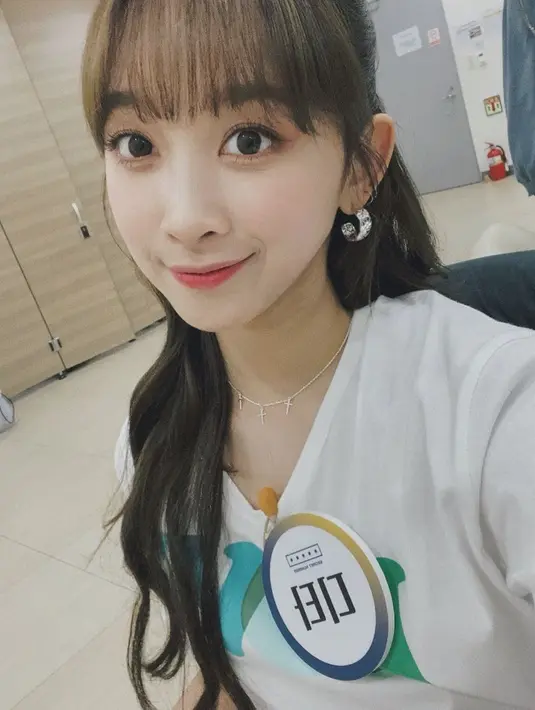 Lebih suka Dita versi poni depan atau poni panjang ke arah samping? (Instagram @secretnumber.official)