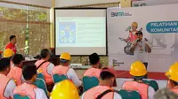 Tenaga konstruksi mengikuti pelatihan pemilihan material bahan bangunan berkualitas dan prosedur Keselamatan dan Kesehatan Kerja (K3) di Tumpang, Kabupaten Malang, Jawa Timur. (Liputan6.com)