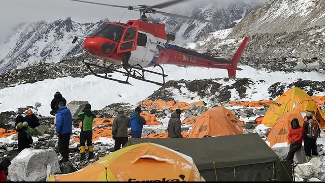 Inilah detik-detik ketika gempa 7,8 skala ritcher menghantam perkemahan di Gunung Everest dan langsung menyebabkan longsor salju.