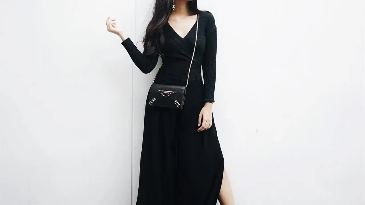 [Bintang] Busana serba hitam