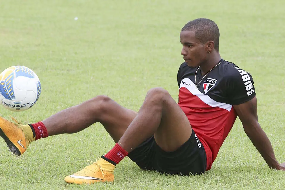 Gol Bunuh Diri Gelandang Sao Paulo Untungkan River Plate