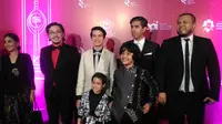 Para pemain dan sutradara film Pengabdi Setan di Red Carpet ajang Festival Film Indonesia 2017 yang berlangsung di Manado, Sulawesi Utara (Liputan6.com/Zulfa Ayu Sundari)