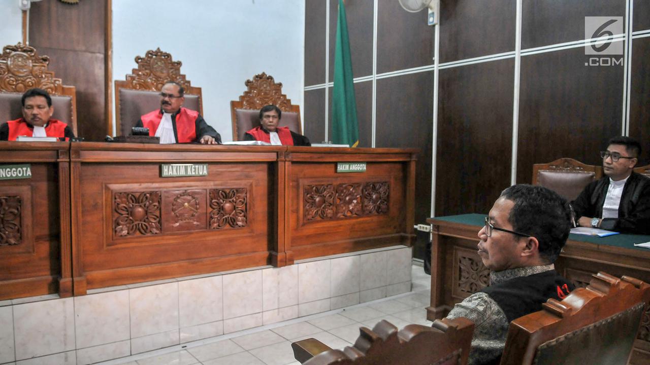 Jalani Sidang Perdana, Begini Ekspresi Mantan Plt Ketua Umum PSSI