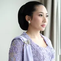 Gayanti Hutami Putri Tommy Soeharto dan Tata Cahyani di Pernikahan sang Kakak, Darma Mangkuluhur. [@louisedaniellaa]