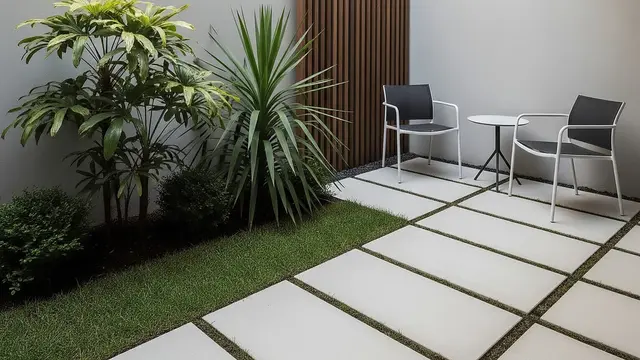 Desain Teras Belakang Minimalis dengan Taman Mini