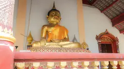 Wat Chiang Man merupakan kuil pertama di Chiang Mai. Tempat tersebut dibuat pada tahun 1296 oleh Raja Mengrai, pemimpin kerajaan Lanna sekaligus pendiri Chiang Mai. (Bola.com/Bagaskara Lazuardi)