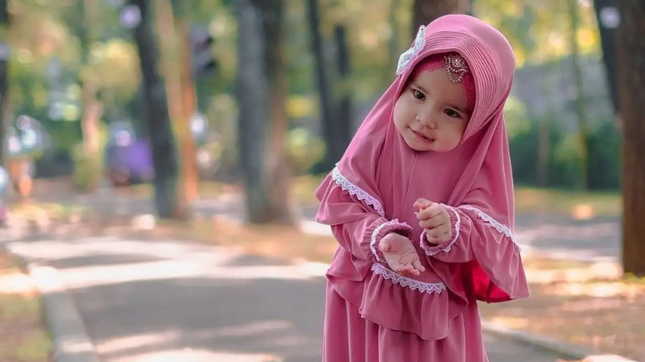 Diary Fimela: Ajari Anak Tutup Aurat Sejak Dini Buahkan Bisnis Busana Muslim yang Sukses