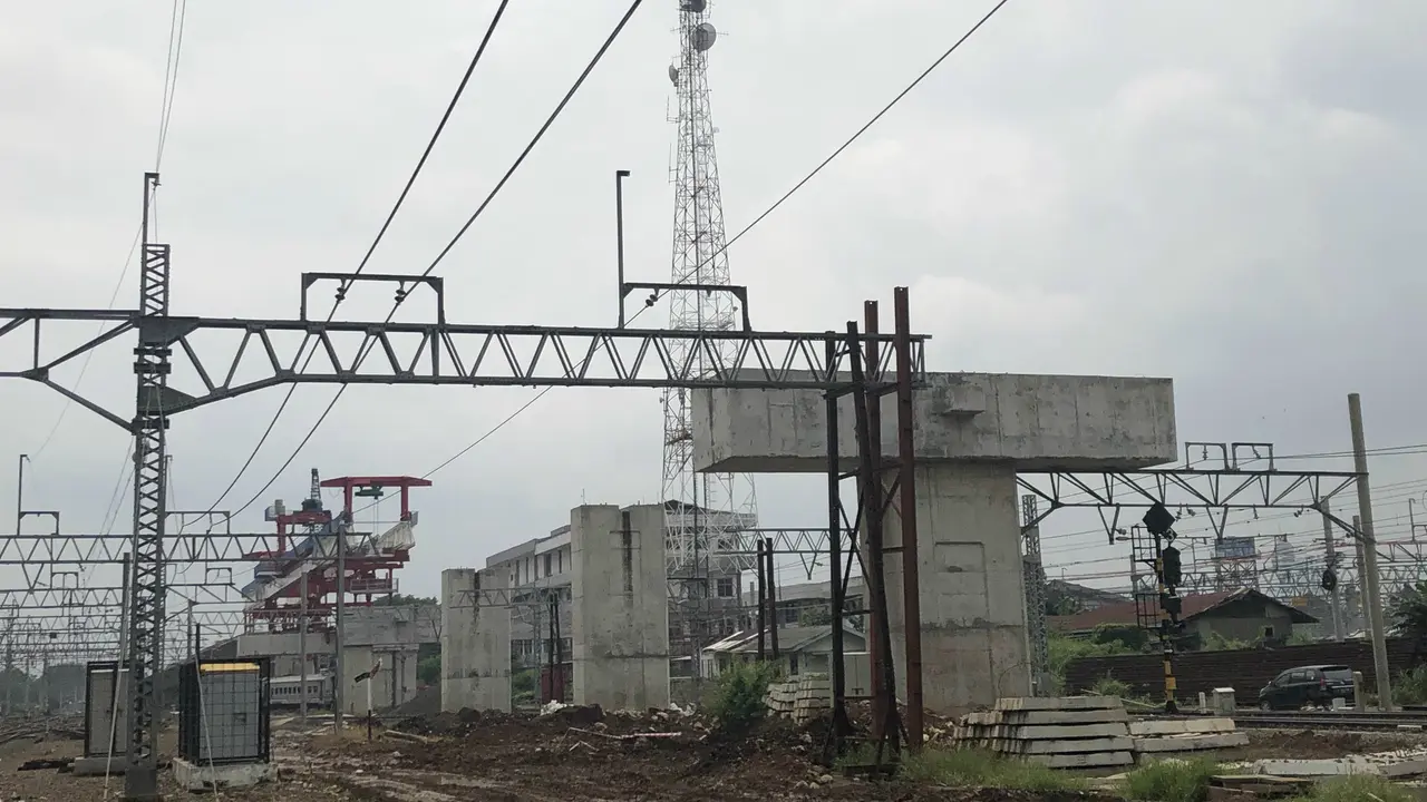 Pembangunan di Stasiun Manggarai, Jakarta.
