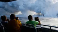 Lava Gunung Api Kilauea Hantam Perahu Wisata, 13 Orang Luka Bakar Serius