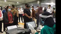 Menteri Perhubungan Budi Karya Sumadi melakukan kunjungan kerja ke Stasiun Pasar Senen, Rabu (3/2/2021) guna meninjau Penggunaan GeNose.