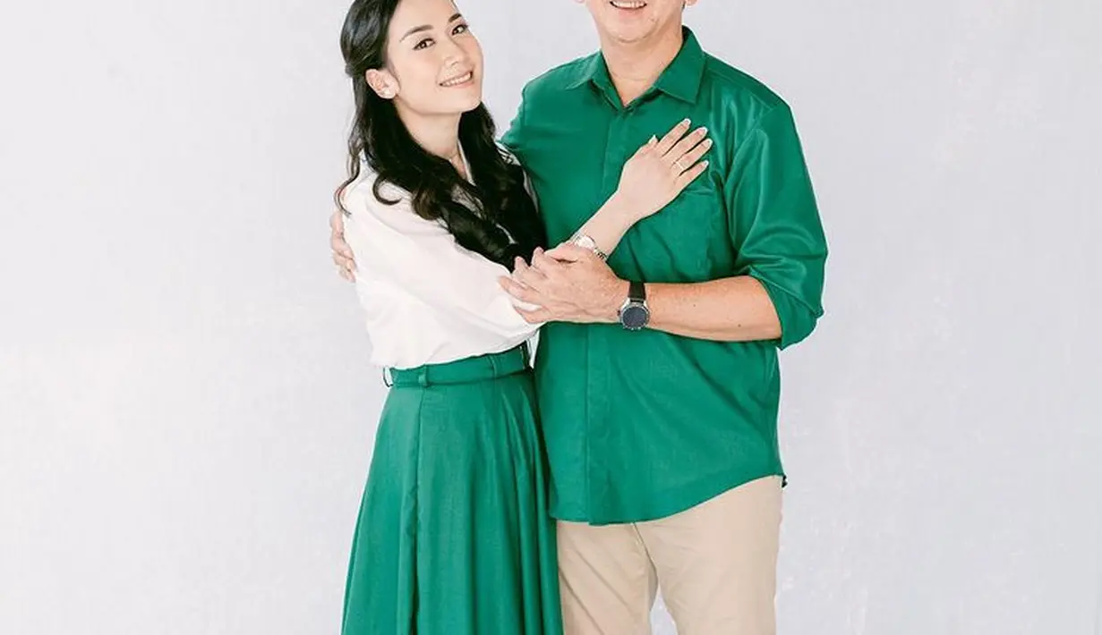 Dominasi riasan wajahnya rerlihat dari makeup mata yang kian cantik dengan warna palet lembut namun intens. Menciptakan tampilan wajah kian segar. (Foto: Victoria Makeup Atelier/ Instagram)