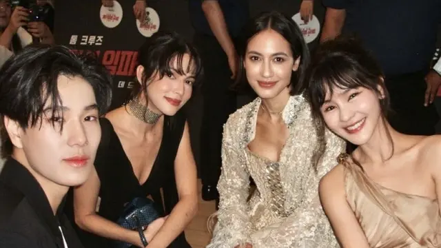 Pevita Pearce saat Bertemu Tom Cruise dan Artis Thailand Phuwin di Korea Selatan, credit: (@pevpearce)
