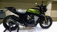 Seorang modifikator sepeda motor menggabungkan rangka Kawasaki ZRX dengan mesin dari Suzuki Hayabusa