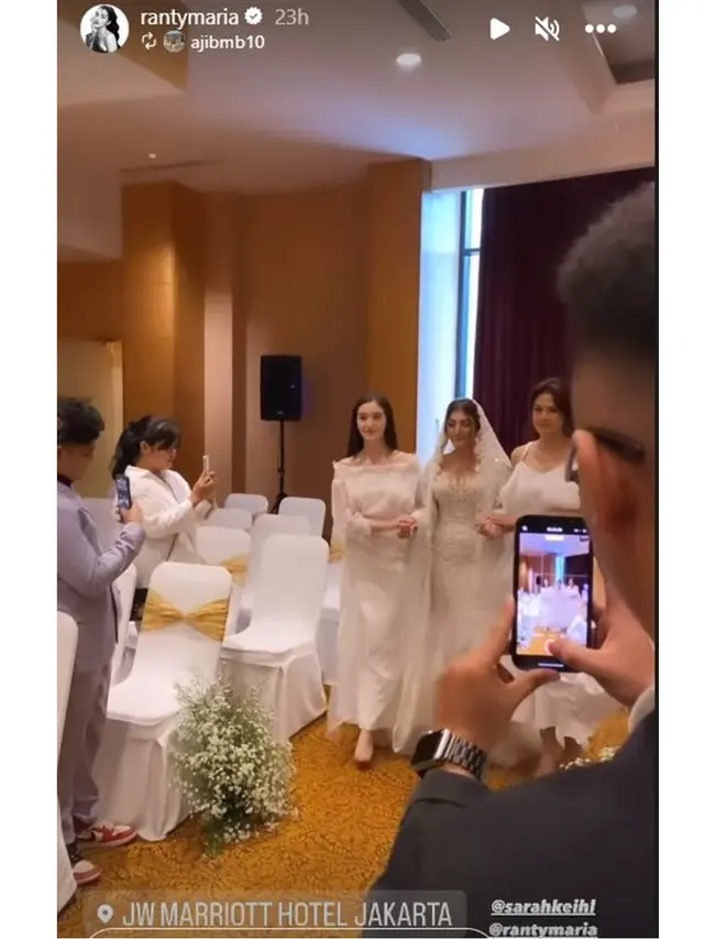 6 Potret Ranty Maria Jadi Bridesmaid di Pernikahan Sarah Keihl, Bareng Rayn Wijaya