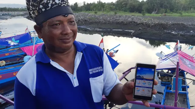 Sosialisasi aplikasi Laut Nusantara oleh XL Axiata di Kampung Mandar, Banyuwangi, Jawa Timur, Kamis (4/4/2019). (Liputan6.com/ Agustin Setyo W).