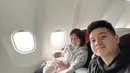 Jessia pun sudah diajak naik pesawat, terlihat Greysia mengenakan hoodie warna abu-abu.[Instagram/@greyspolii]