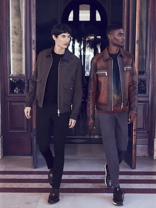 Setelan dalam koleksi ini dieksekusi dalam warna-warna blok yang diambil dari palet sang seniman yang didekonstruksi dalam gaya busana. Foto: Document/Berluti.