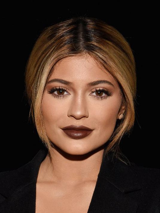 Hamil, Kylie Jenner dan Travis Scott Terbang ke Texas ...