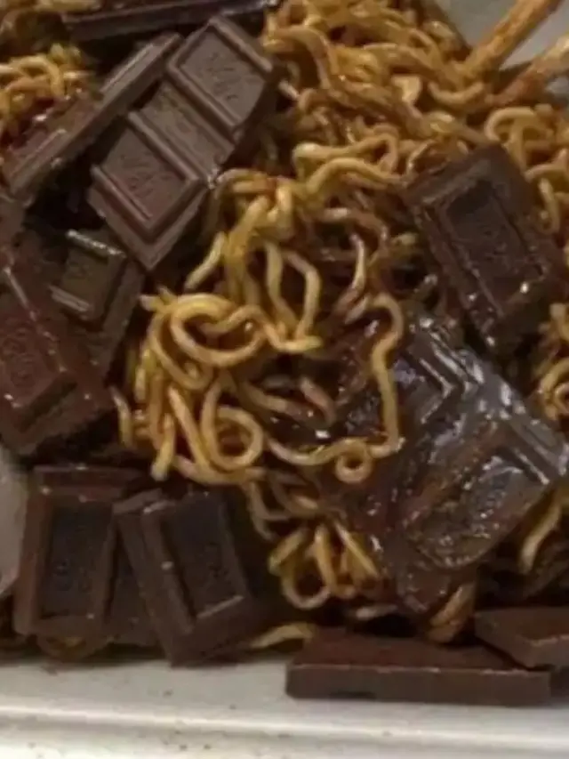 10 Potret Kombinasi Makanan Pakai Cokelat Ini Nyeleneh Banget